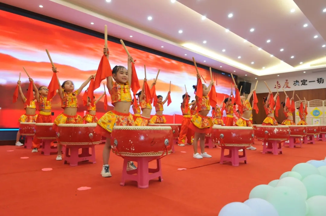 红色传承闪亮童年丨钟英幼儿园儿童节艺术展演献礼建党100周年